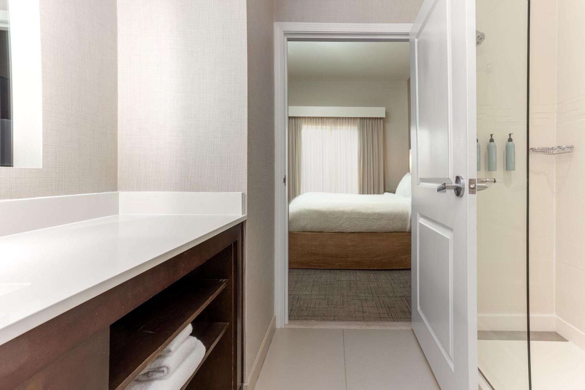 Hotel By Marriott Polaris