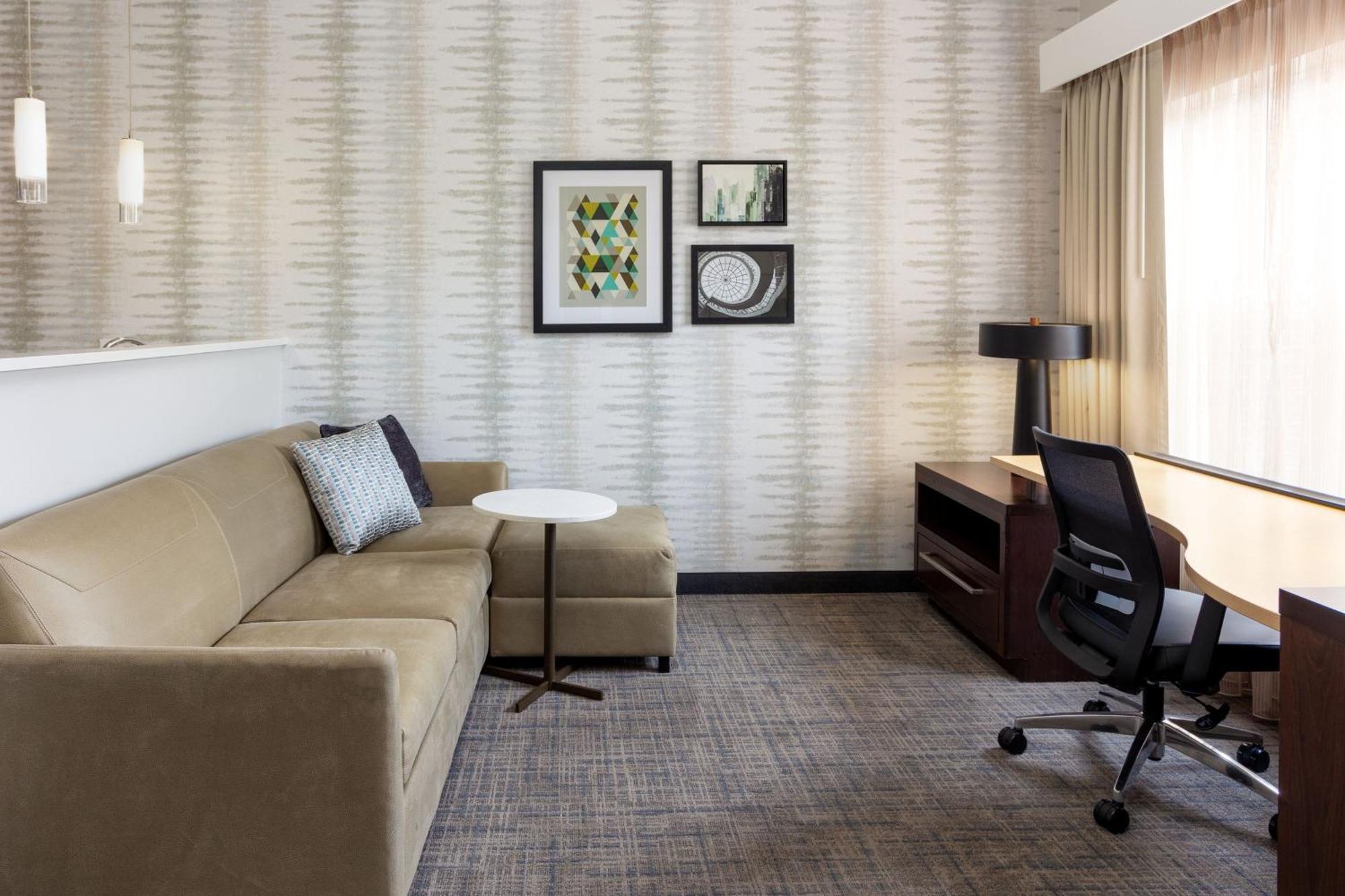 Hotel By Marriott Polaris